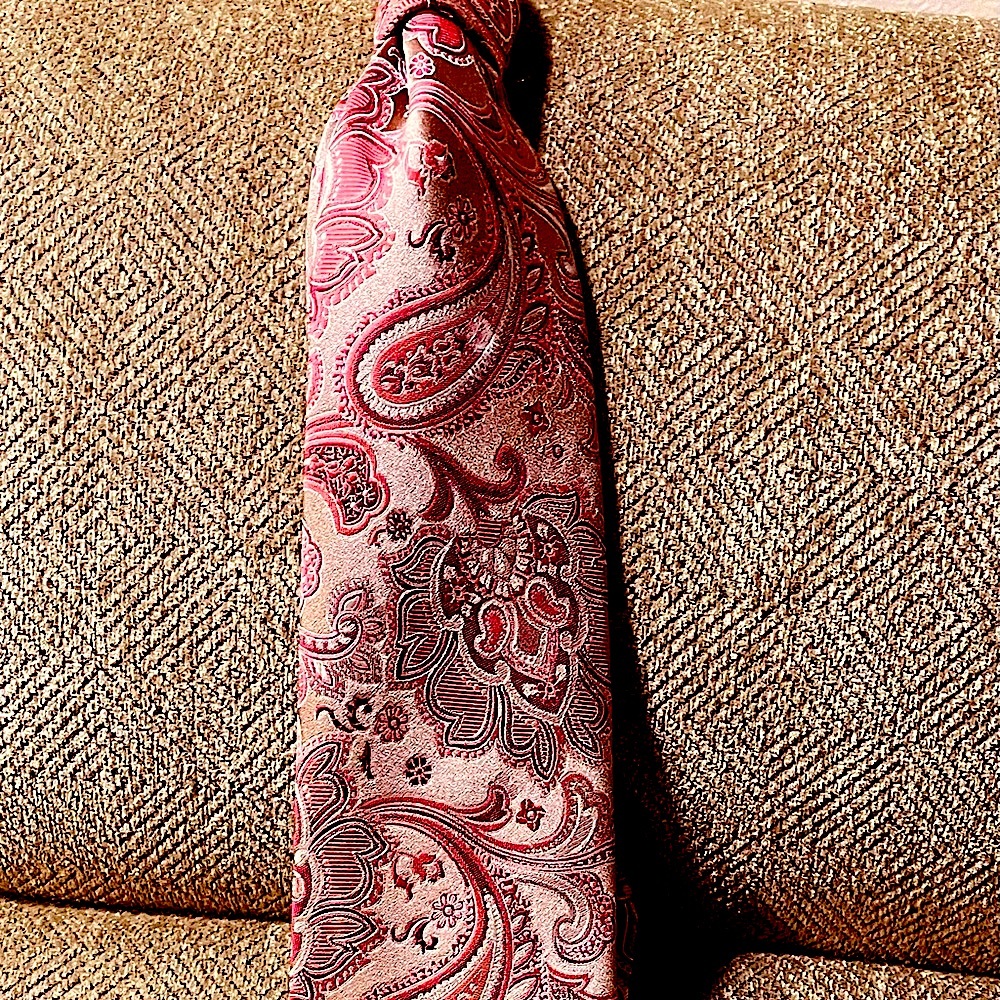 Geoffrey Beene Pink 100 % Silk Necktie